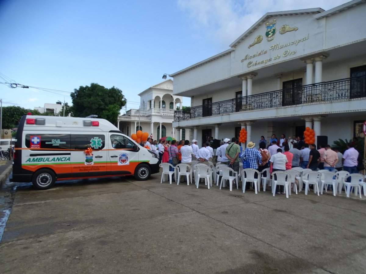 La ESE Hospital San Francisco cuenta con nueva ambulancia para el servicio de toda la comunidad gracias alcalde <a href="/mejia_ajmc0820/">Alejandro Mejia</a>