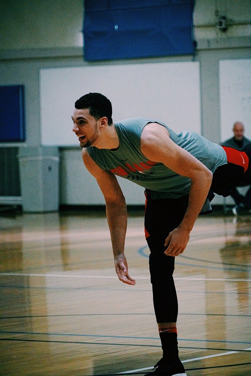 chicagobulls's tweet photo. Look who’s cleared to practice! 

👀 @ZachLaVine https://t.co/DVgVVxkAcu