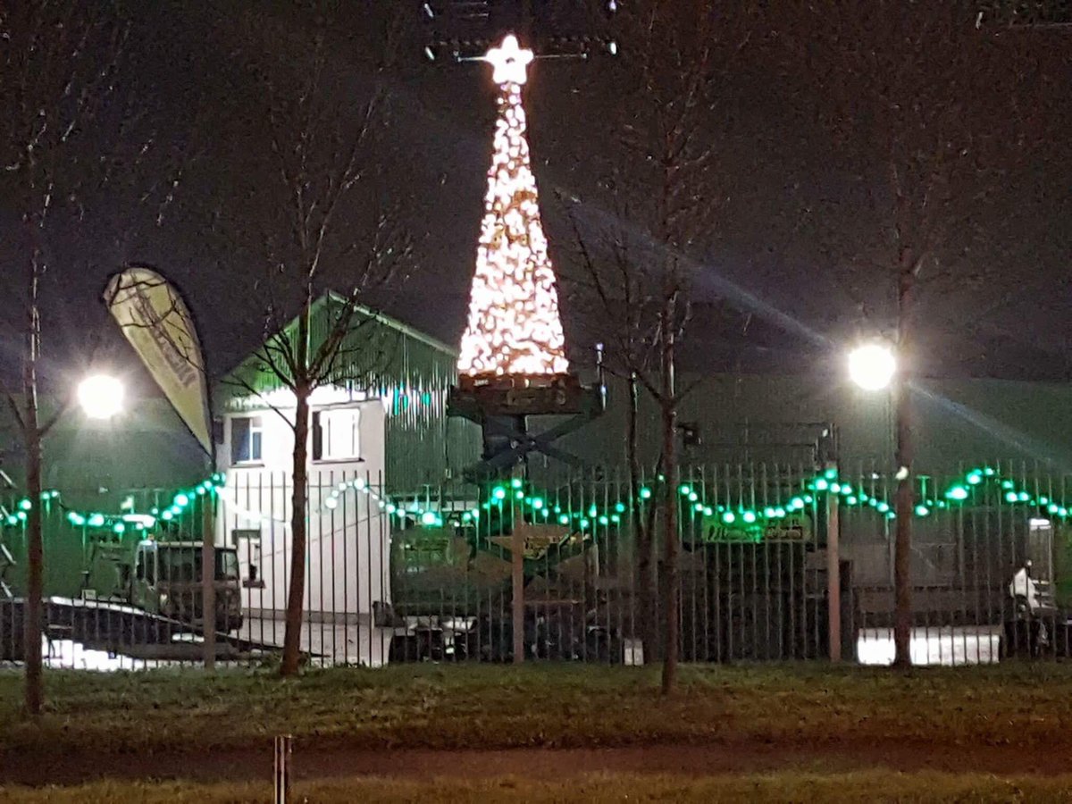 HeightPlatforms's tweet photo. Height Platforms: looking very festive today!
#christmaslightsmadeeasy #accessmachinery #whatheightswillyoureachtoday https://t.co/6QnxKDfibL