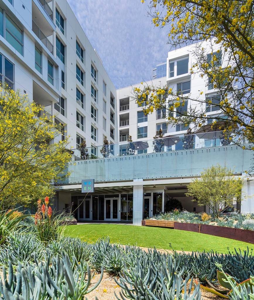 wrenapartments's tweet photo. Our four legged tenants certainly love our private park! #LiveAtWREN #Dogfriendly #DTLA #Apartments #SouthParkLA #LosAngeles https://t.co/YbNvuNZ3IB https://t.co/2vQGRnv8nq