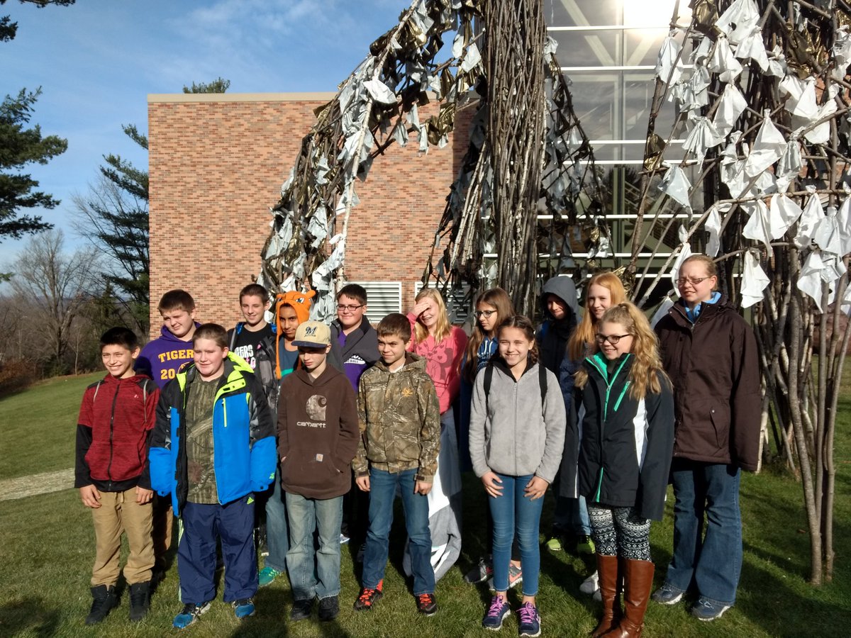 MarquardtClass's tweet photo. The 7th graders enjoyed the morning viewing great artwork in the Birds in Art at Leigh Yawkey Art Museum. #TigertonProud https://t.co/yuUUE7trCU