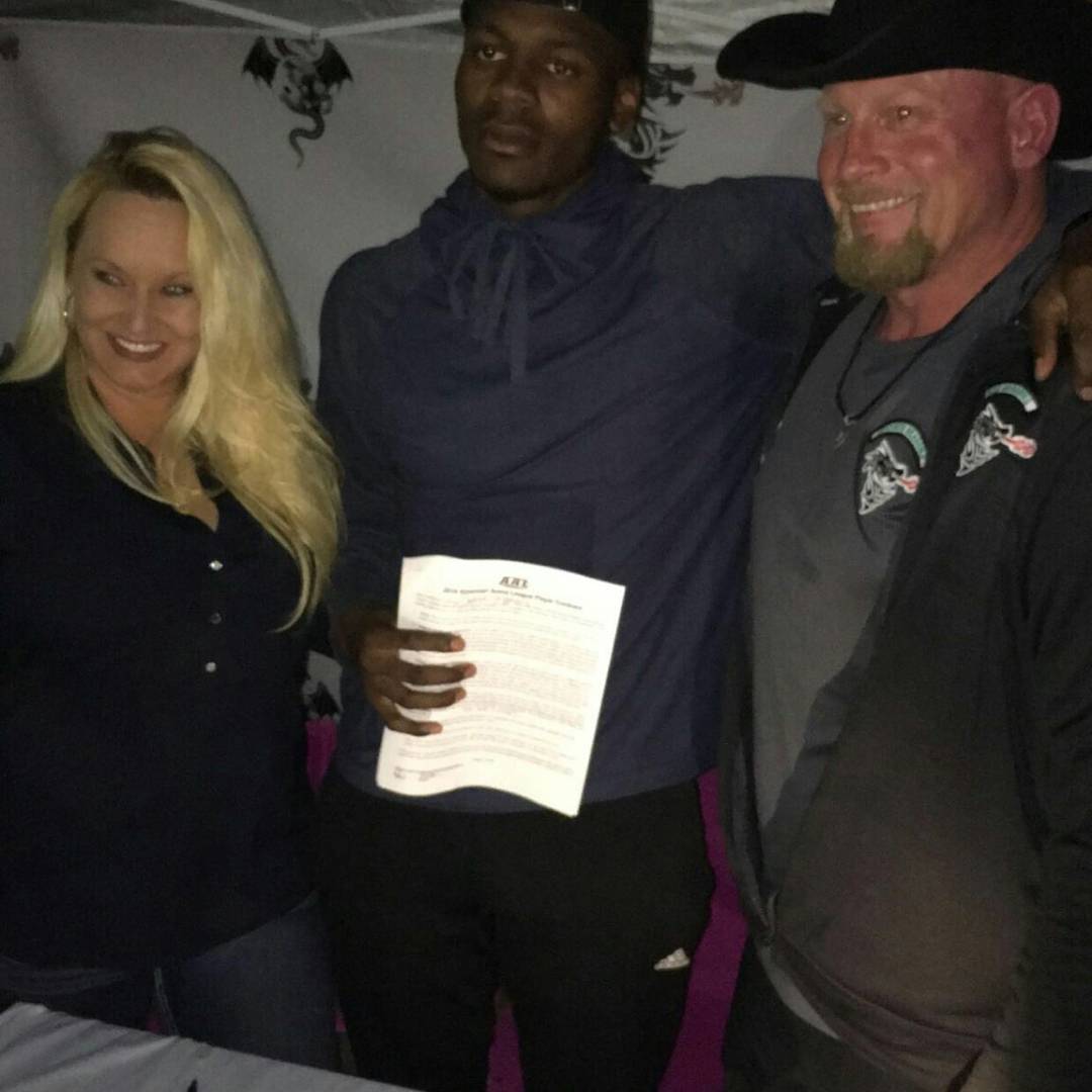 Sedlxl's tweet photo. Humbled to da lowest extinct. Blessed to sign a contract wit da Upstate Dragons 💵🙌🙏💵 only da beginning. https://t.co/SqArguZCMB