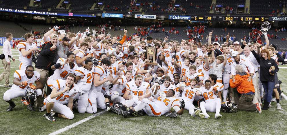 LAFBReport's tweet photo. #LHSFB GOTW: In 2015, The Catholic High Bears capped off a dream season by going 10-3 and winning the school’s first football State Championship! #CurDog https://t.co/UAfbyPEEJx