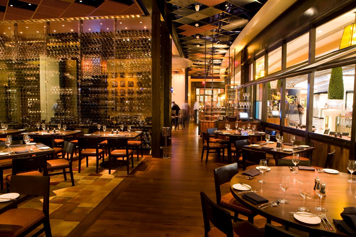 PalazzoVegas's tweet photo. Gather 'round @Table10LasVegas for a traditional Thanksgiving with New Orleans flair and all your favorite fixings. https://t.co/6xQhdR8Aeb