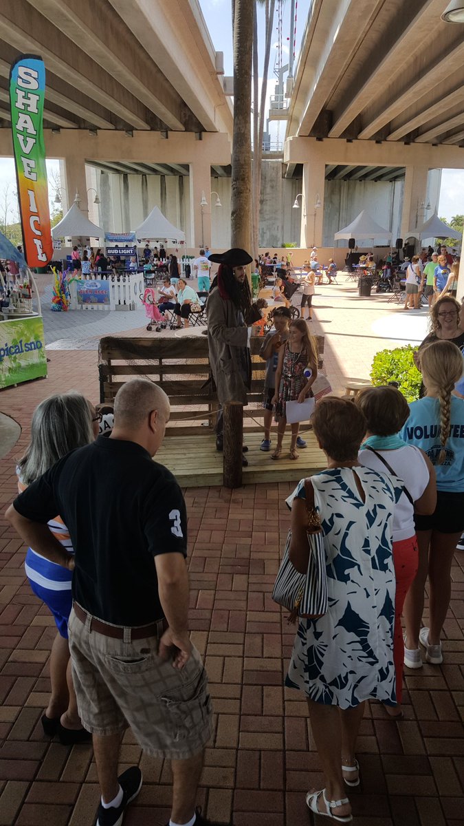 PartyEntertainF's tweet photo. There is always a long line to meet and greet #captainjacksparrow #longline #meetandgreet #photoopp #coastalfest #coastalfestival #festival #piratefestival #piratefest #magical #events #jupiter #jupiterevents #eventsnearyou #captainshat #gocoastal @southflorida @TownofJupiter https://t.co/ibLwpGPEaB