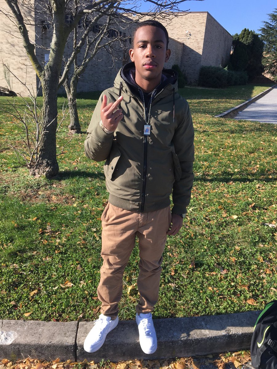 forevabackend1's tweet photo. Niggas want smoke but I ain't scared I walk alone I'll never be misled🖕🏽💯 #longliveJefe👼🏽💙 #freeStucci⛓ #freeTops💪🏽 https://t.co/plrKr6Rize