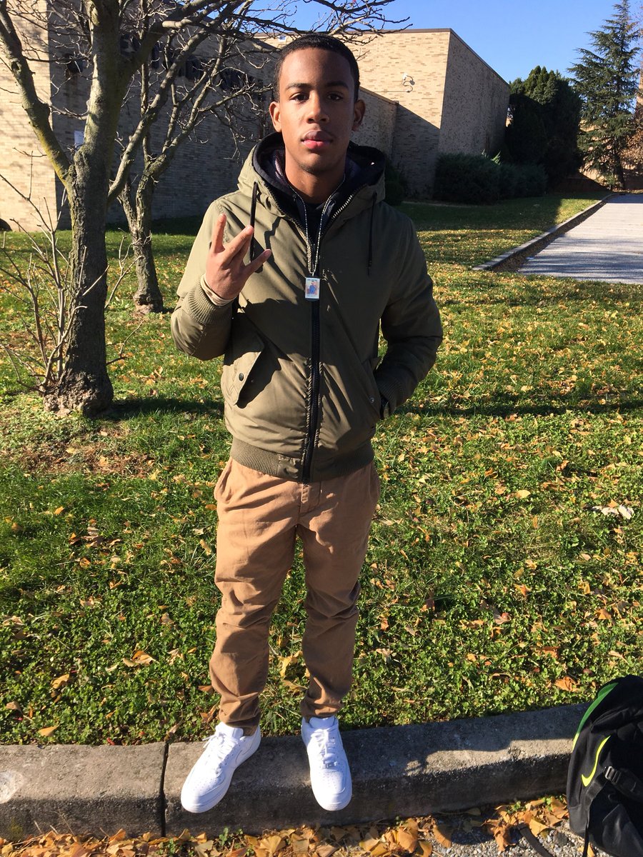 forevabackend1's tweet photo. Niggas want smoke but I ain't scared I walk alone I'll never be misled🖕🏽💯 #longliveJefe👼🏽💙 #freeStucci⛓ #freeTops💪🏽 https://t.co/plrKr6Rize