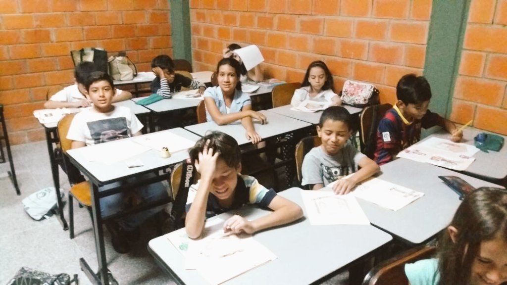 capellaniauc's tweet photo. Nuestras clases de catequesis a los niños del Apucito @UCarabobo @padrejoel95 @TiempoUC @NotiUC @Greivinfg @Porxtojuan @biuscmy @JoseAMorales003 https://t.co/UWjsUSfhuC