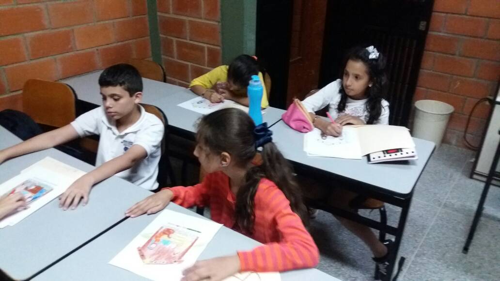 capellaniauc's tweet photo. Nuestras clases de catequesis a los niños del Apucito @UCarabobo @padrejoel95 @TiempoUC @NotiUC @Greivinfg @Porxtojuan @biuscmy @JoseAMorales003 https://t.co/UWjsUSfhuC