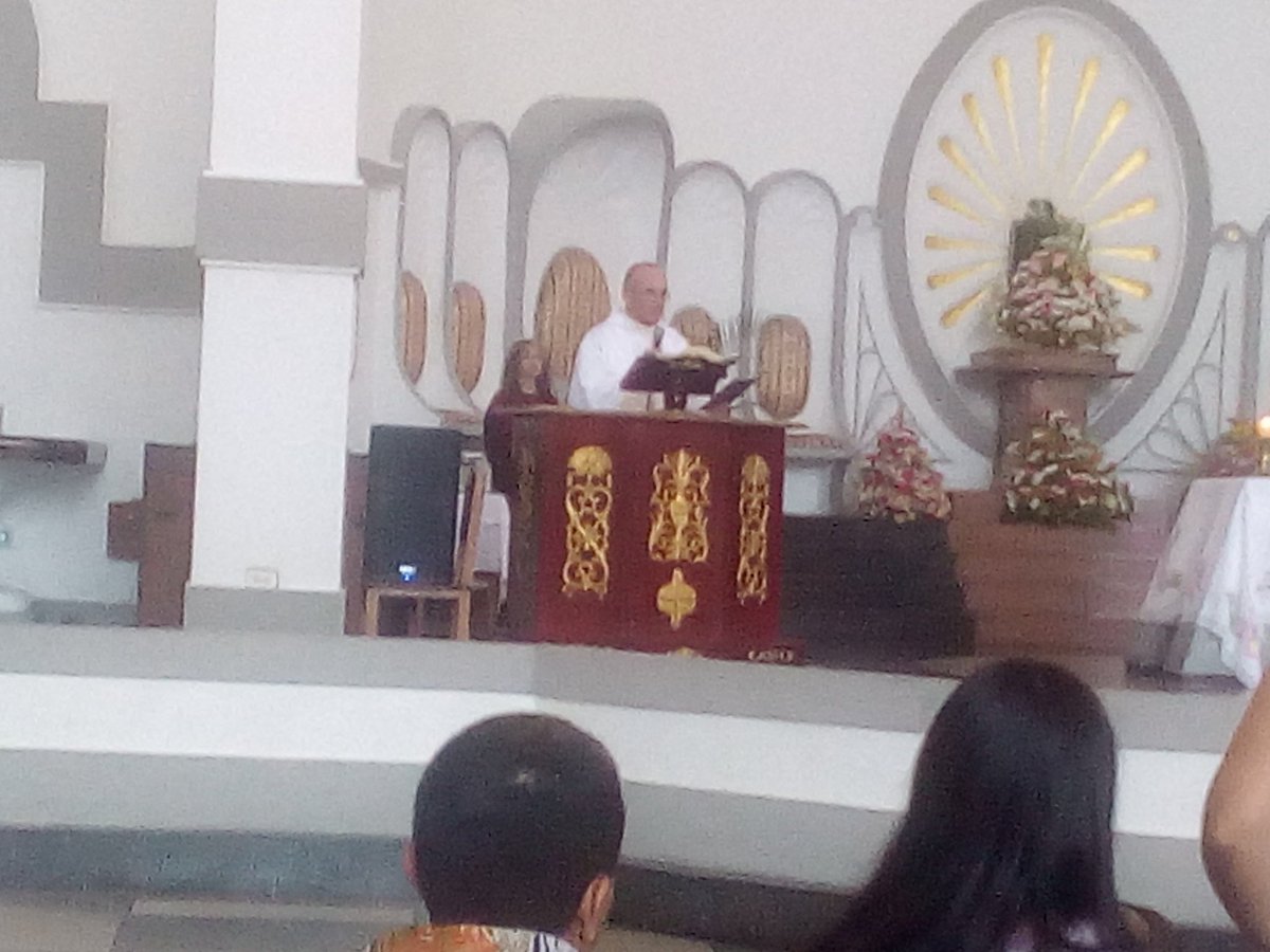 RosaInsParada1's tweet photo. Eucaristía por el Abrazo en Familia de la Escuela Bolivariana"Pedro María Morantes"municipio San Cristóbal @charlychaves @PdeOrientacion https://t.co/Ys0WbBhami