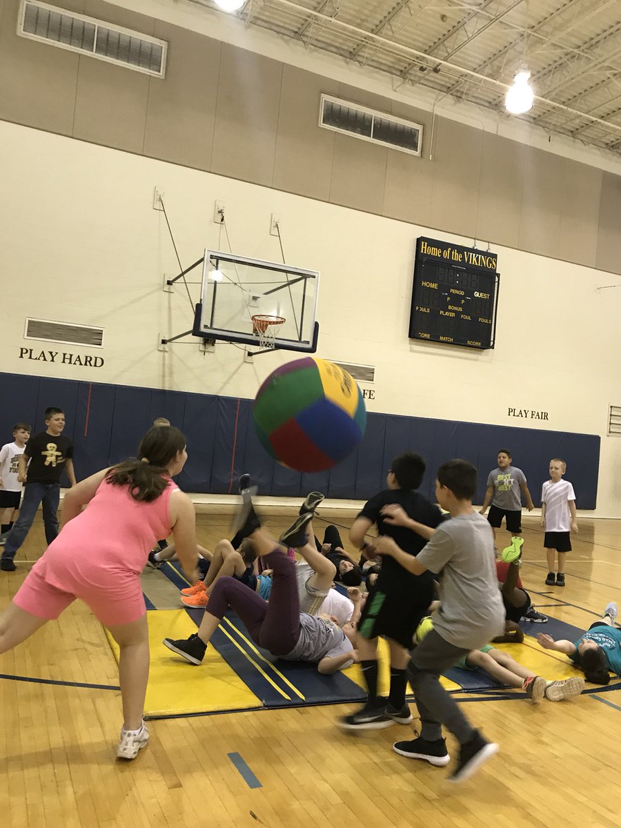 TaraSill_Pgh's tweet photo. Big ball is always a blast! #fitnessisFUN #innovativePE #5thgradePE #VikingPrideP3 https://t.co/ZMrs4JZPCg