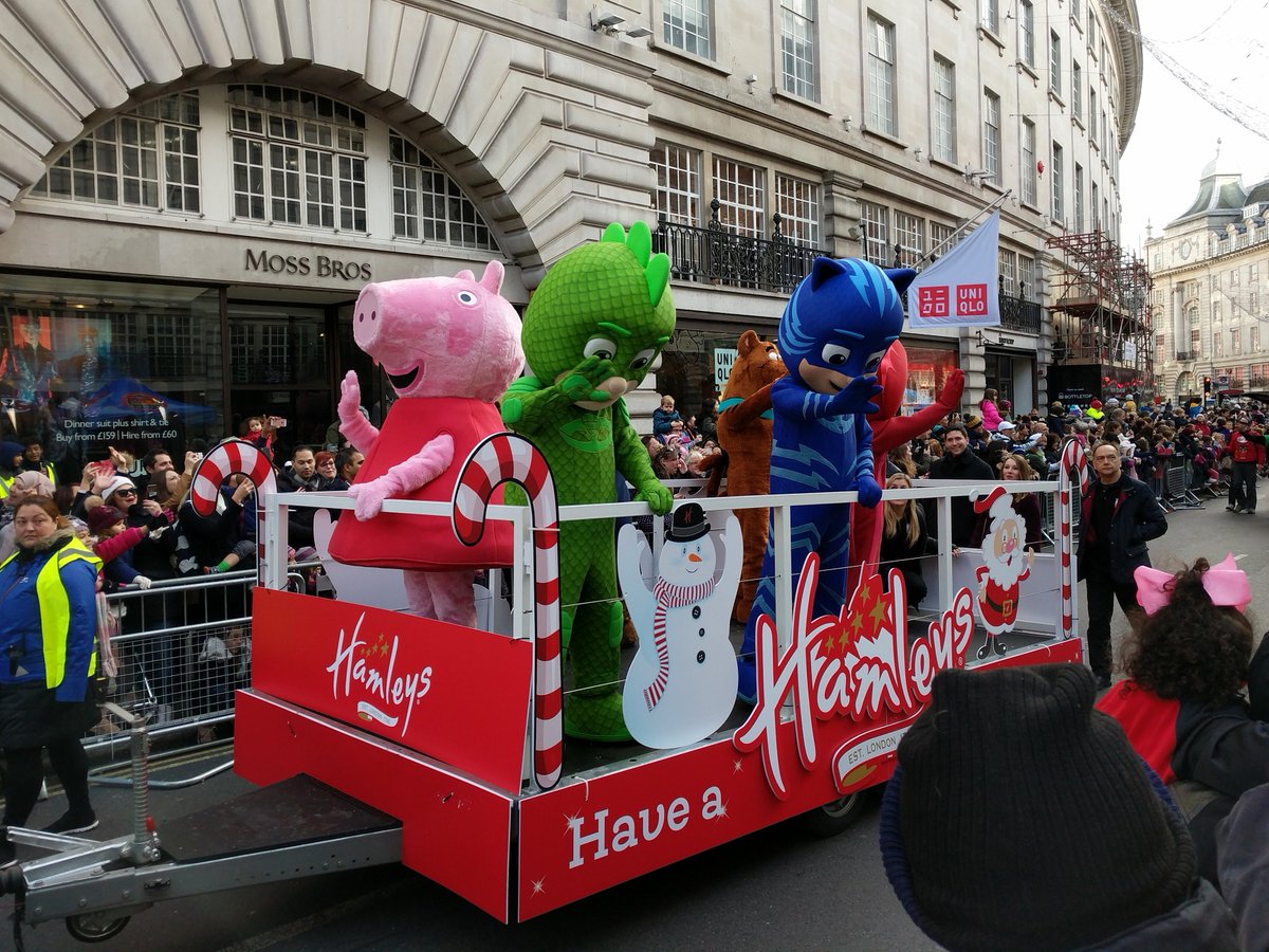 aygul's tweet photo. Amazing Sunday at the @HamleysToys Christmas Toy Parade on @RegentStreetW1! Had a chance to meet @Minions, @PeppaPigUK, @PaddingtonBear, @Trolls, @Transformers, @Barbie and many other best-beloved characters from TV and Film 🙌 #HamleysParade #RegentStreet https://t.co/e7AERn9DrA