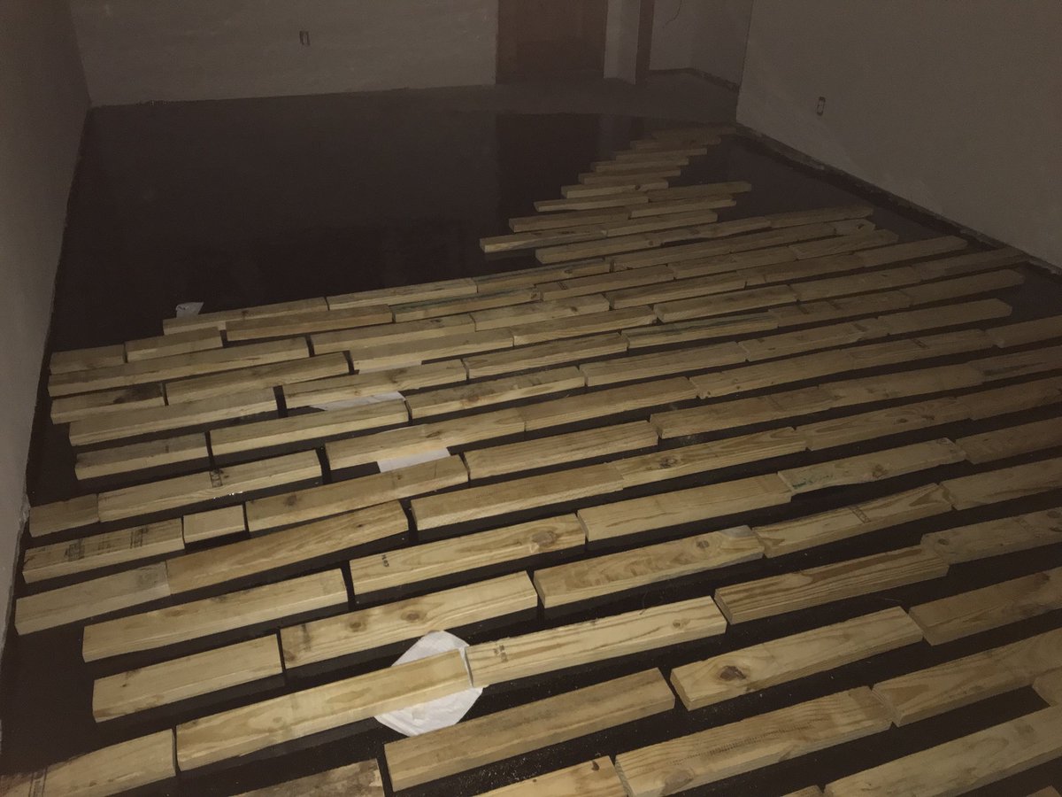 54wood's tweet photo. We have floors #dickinsonstrong #fuharvey https://t.co/rvTtWN80kG