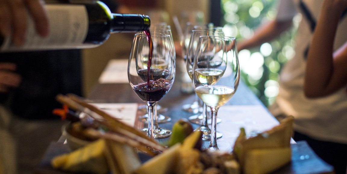 Short_Breaks's tweet photo. If you love wine and food, it's time to start making plans for May and June 2018! #huntervalley #experiencehunter #wine #food #festival (Image/@HunterValleyWC) https://t.co/uCrZZ0t1Dl https://t.co/jF54jmS7DX