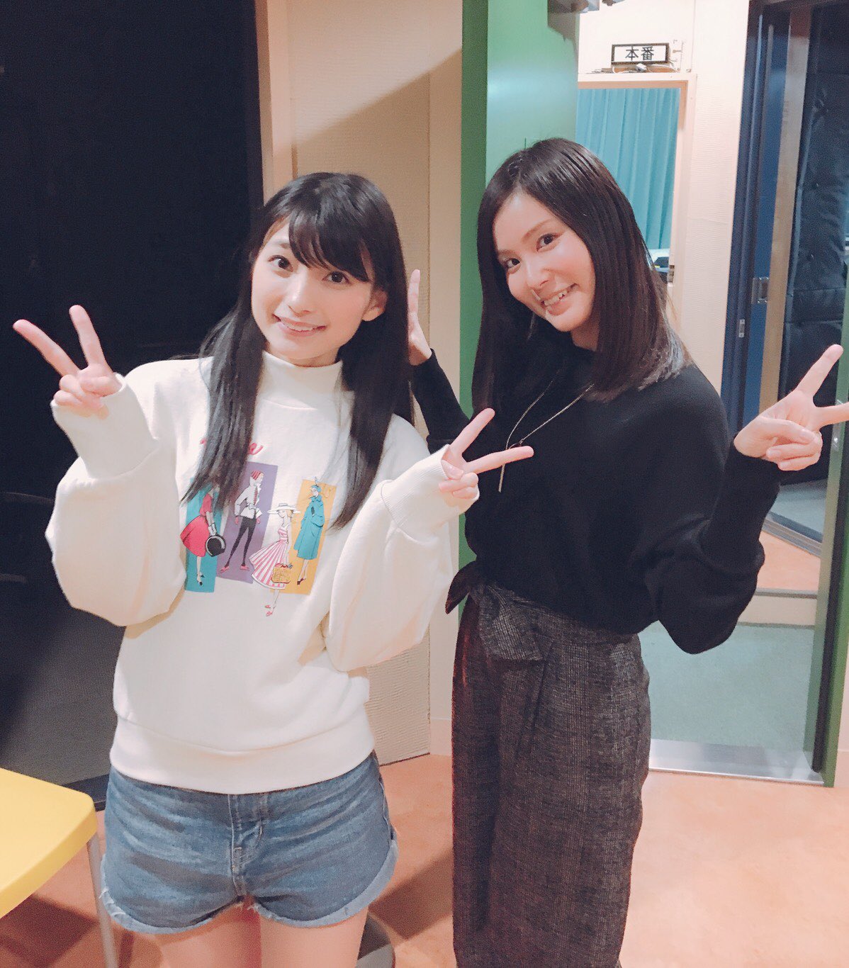 Twitter 上的 高野 麻里佳 先日 五十嵐一族のドラマcdを録ってきました 実は高野は初参戦 戸田のめぐみちんとも久々に再会 会う度に久し振り って言っている気もしますが 笑 こちらは冬コミで配布されるらしいですよ サークル 五十嵐一族 Twitter 上的 高野 麻里佳 先日 五十嵐一族のドラマcdを録ってきました 実は高野は初参戦 戸田のめぐみちんとも久々に再会 会う度に久し振り って言っている気もしますが 笑 こちらは冬コミで配布されるらしいですよ サークル 五十嵐一族