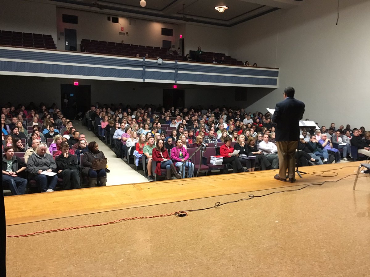PHSCTigerBand's tweet photo. Great turnout for the Tournament of Roses Parade info meeting! Feeling excited!!!! @PLSD @ms_tennenbaum @mr_ulbrich @PickRoseParade #GoPickerington #WhatDoYouCallAPantherTiger? #Panger? #Tigpan? https://t.co/XG2lnttVWi