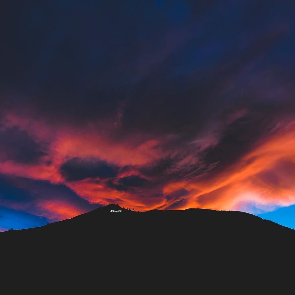 RadoMade's tweet photo. So, about last night. Colorado put on one hell of a show for sunset. #comade #coloradomade #coloradosunset #skiesonfire #lookoutmountain #mountainsunset https://t.co/WOlMu7HIuf https://t.co/skef1xmwTp