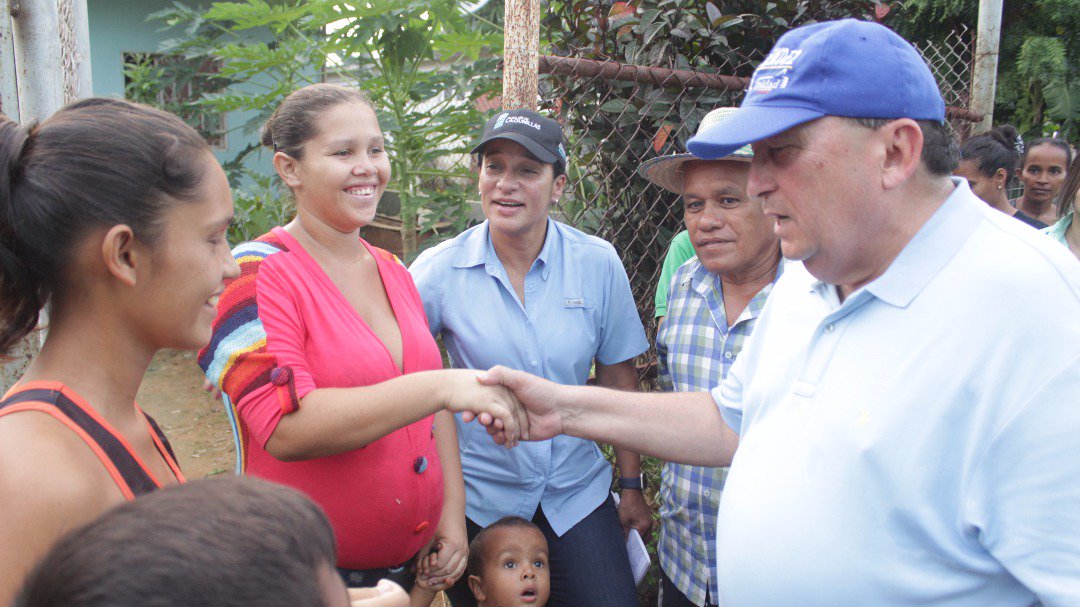 Continuamos llevando el mensaje de progreso, recorrimos el sector "Octaviano Yepez parroquia el Danto" la gente nos cuenta como sufre bajo esta profunda crisis económica que golpea sus bolsillos y aseguran que #LagunillasNoSeRinde <a href="/manuelrosalesg/">Manuel Rosales</a> Gobernador <a href="/MERVINMENDEZQ/">Mervin Méndez</a> Alcalde