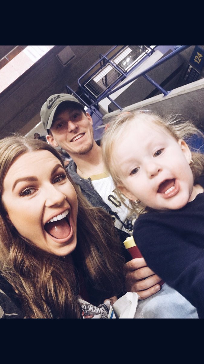 cass_lefort's tweet photo. We got mad love for the Pels🏀 #PELICANSGAMEDAY https://t.co/kyN5yRQ28c