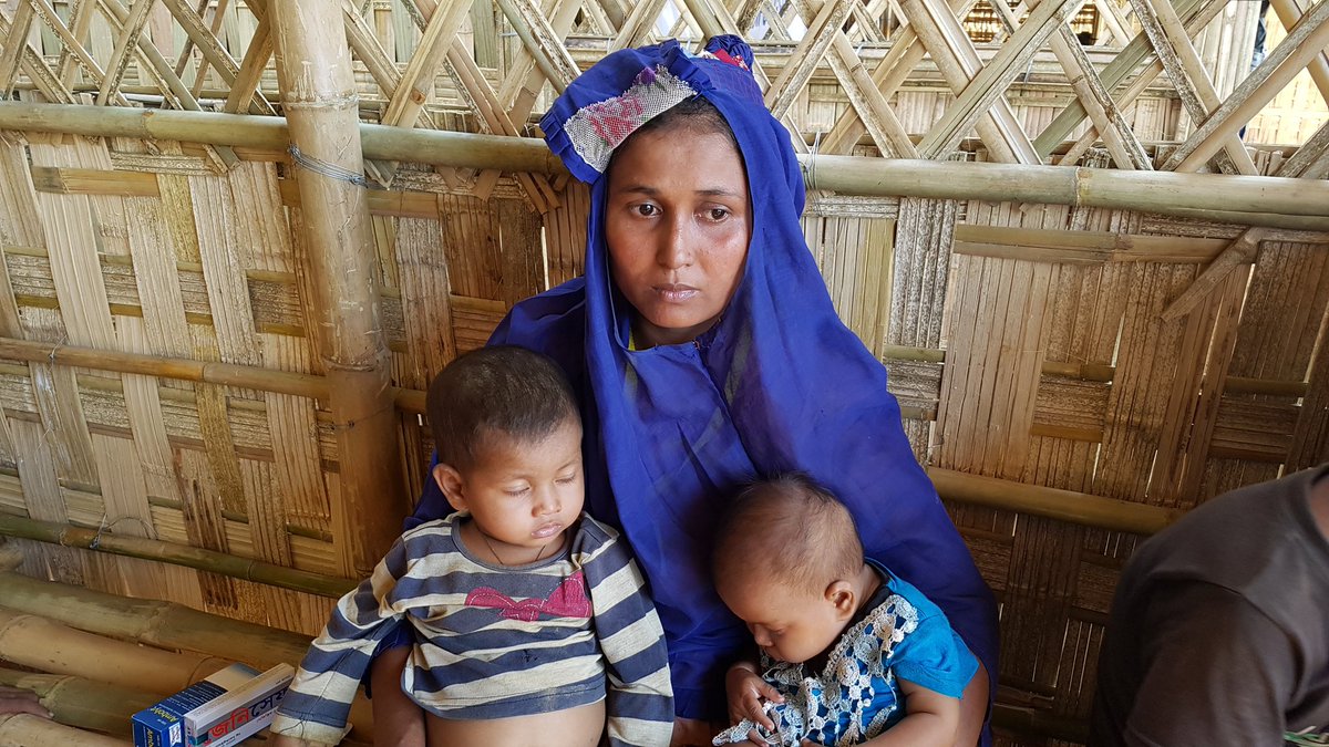 TheeMoCode's tweet photo. 22 year-old Afsaru Begum is from a place called Busidong in Rakhine state. While fleeing the region in the pouring rain she found Baby Zeinub (striped top) on the roadside, whose mother was killed. She picked up the child and today looks after her as her own @channelislam https://t.co/dSSAFu66Ok