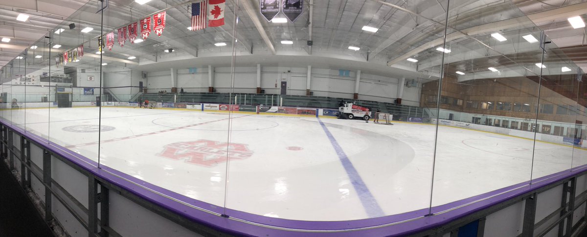 ALbantamAhockey's tweet photo. Puck drop in Kato 15 min.  🐅 “Let’s do that Hockey!” https://t.co/7jTEucrnta