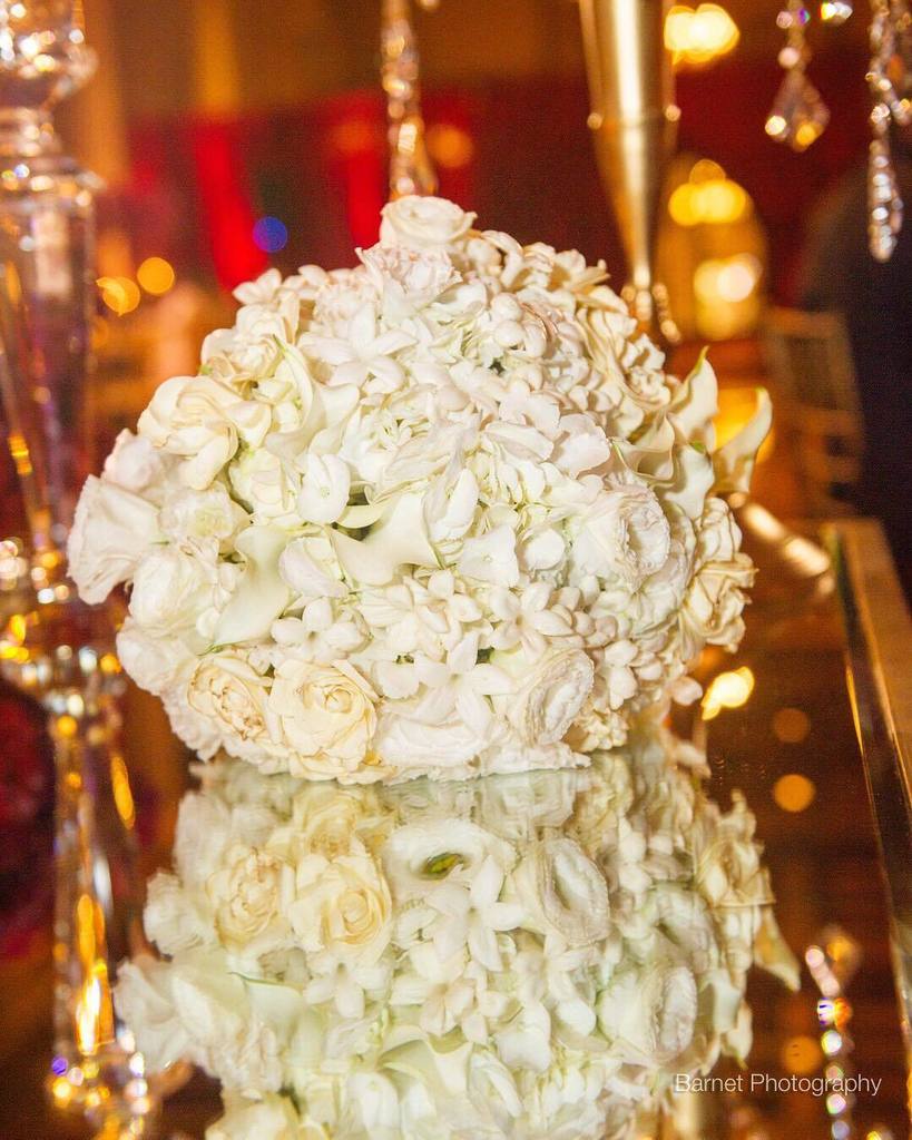 theBarnets's tweet photo. Did we mention we love reflections? Double the beauty! ✨✨✨#weddingbouquets #weddingreception #squarerootdesigns #weddingdecor https://t.co/719kupVYoa https://t.co/vJ2IGJkSIn