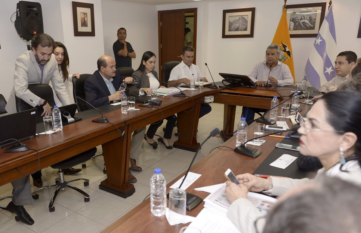 Presidencia_Ec's tweet photo. Compartimos ▶️ https://t.co/bjkkfe6dms #ElGobiernoInforma, el noticiero semanal que transparenta y socializa el trabajo gubernamental https://t.co/l7EU55g1q8