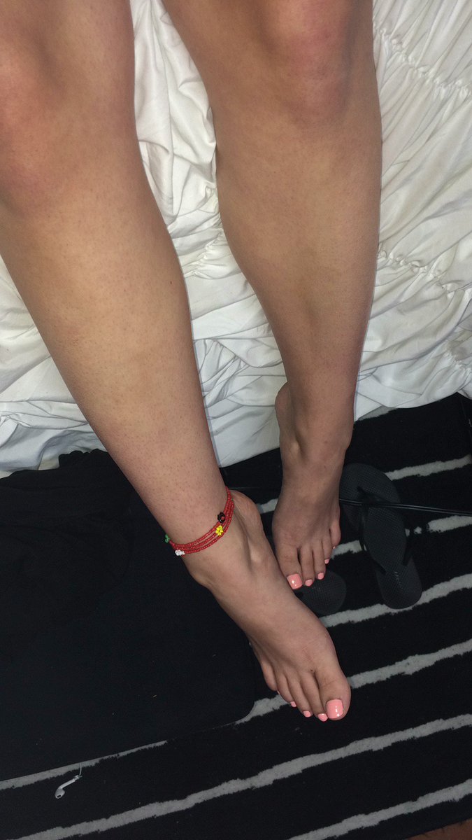 bby_toes's tweet photo. wanna appreciate my glorious feet some more?
send tribute now to my paypal and maybe i'll notice you 💖
#findom #domsession #perfectfeet https://t.co/ndbDljyof6