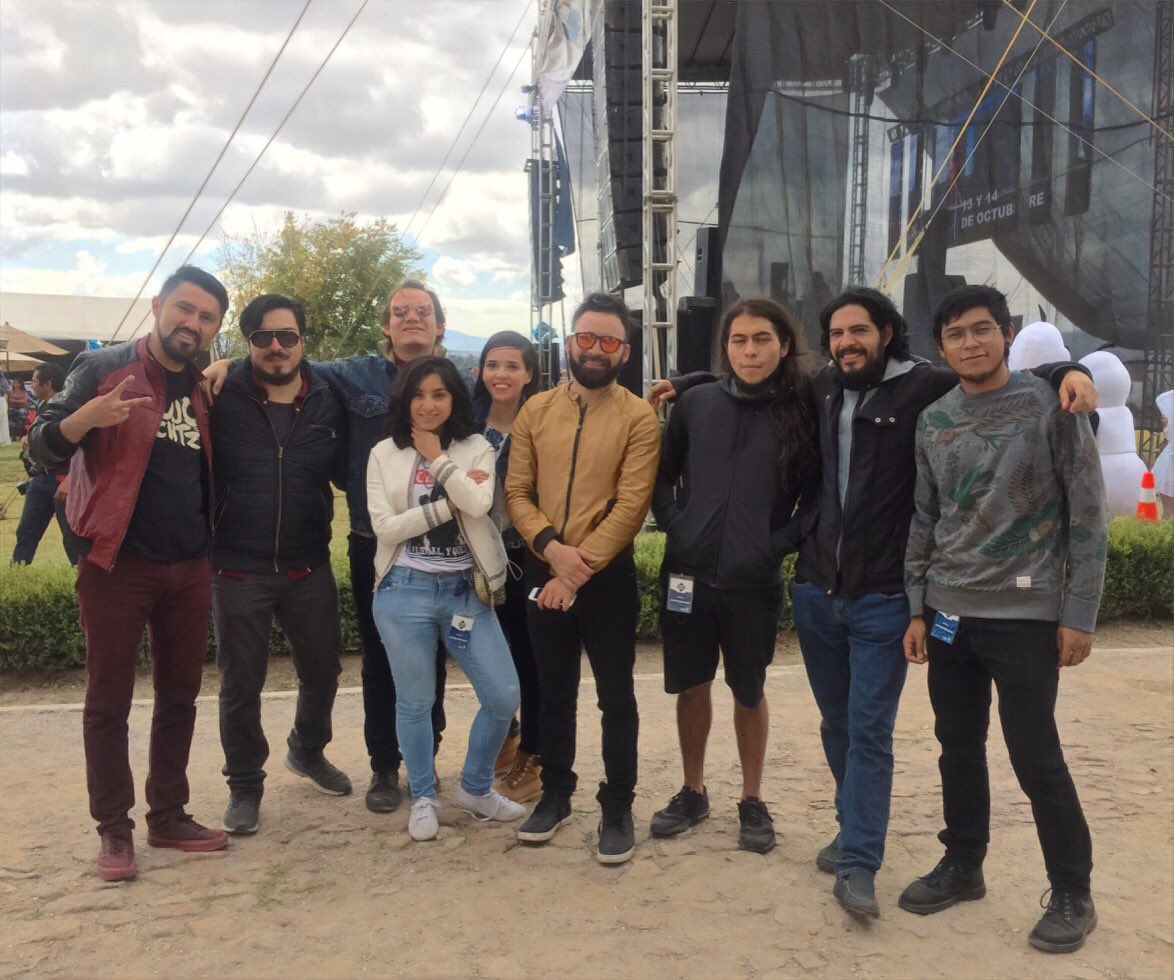 LosLujo's tweet photo. ¡Un placer pasar tu cumpleaños 🎉 trabajando!

Feliciten al buen Alex 🎂

#FamiliaLujociitz 🤠🐯
#WineWinterFest ❄️ https://t.co/WUEHan25uk