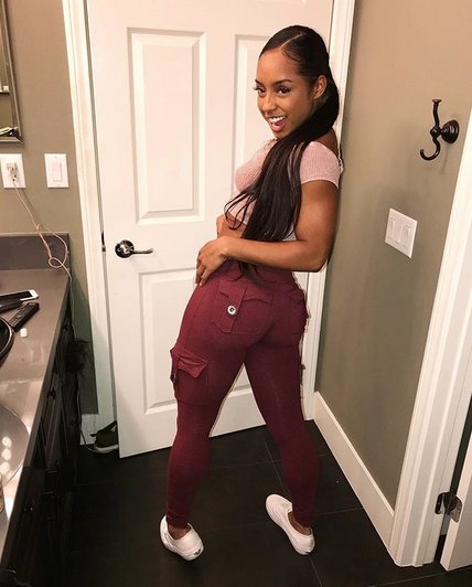 PublicMyth's tweet photo. Monday's made better in the Bamboo Pocket Legging 2.0 😏 Featuring ᑫIᗰᗰᗩᕼ TᕼEᖇᗩᑭY rocking our Merlot color! 👌🍷 Shop them here: https://t.co/g8ZCxGyCww #styleinspo #bamboocollection https://t.co/CTOj0slpZG
