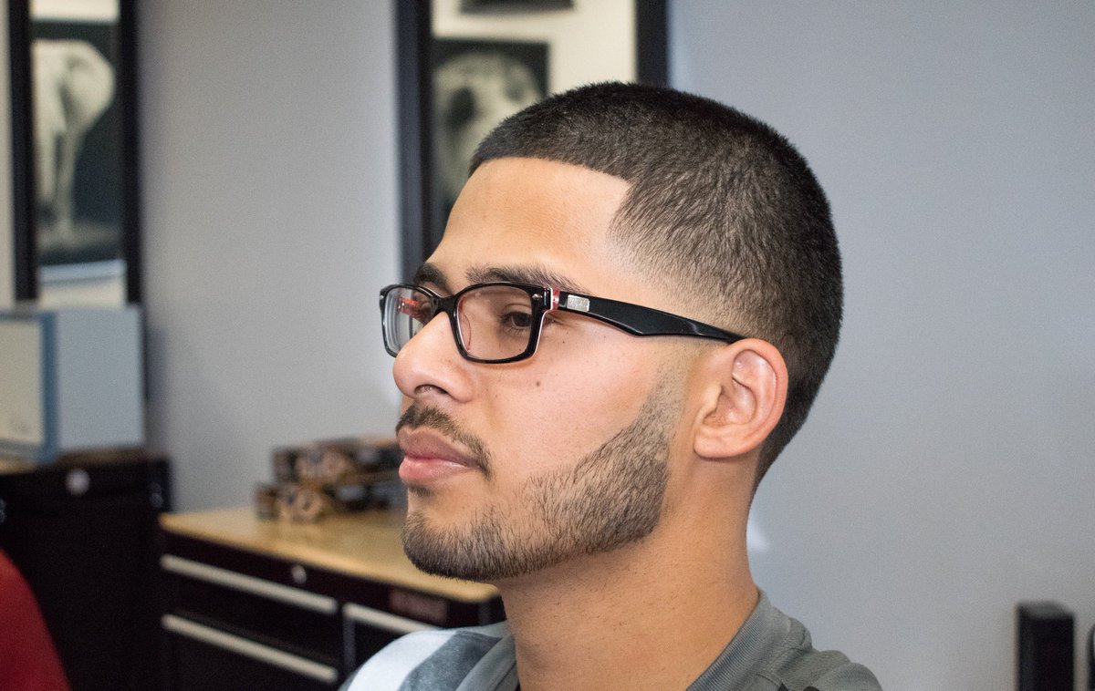 RegalBarberCo's tweet photo. Stay on top of your style!💈✂️
▪️Schedule your holiday appointments ahead of time at https://t.co/s4cnO0TsTS. Link in our bio. 🦃🎄❄️📆📱 https://t.co/DC7uTMR83B
