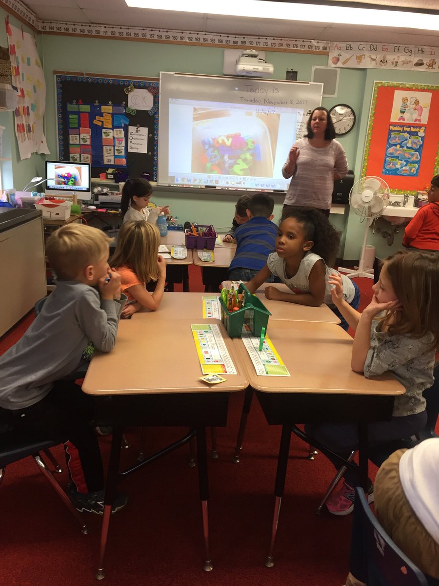MrsCoriClinton's tweet photo. Learning about form constancy from Mrs. Hoitt, our occupational therapist #moreauhall #formconstancy #OccupationalTherapy https://t.co/XyXu7PR5wd