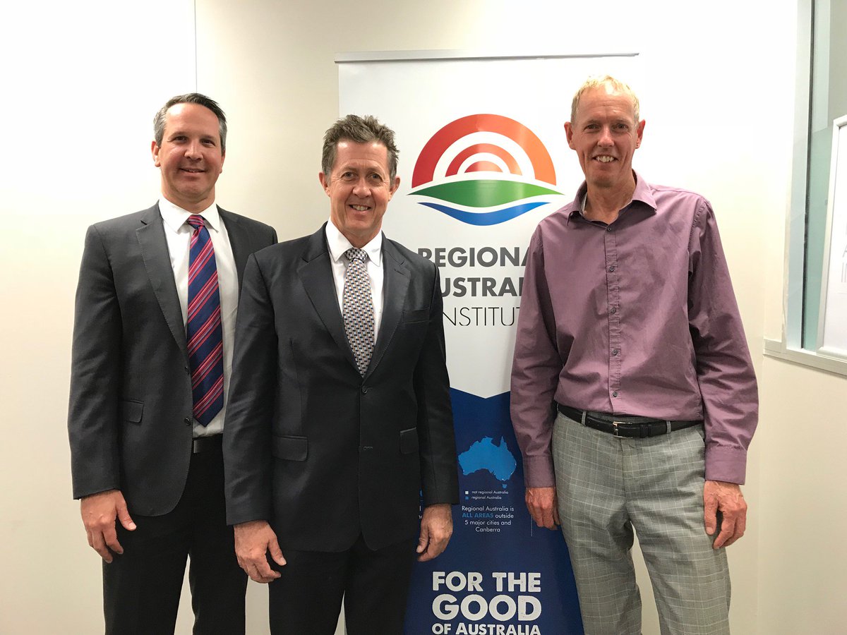 RegionalAus's tweet photo. It was fantastic to have Assistant Minister @Luke_Hartsuyker in our office for @NationalFarmers #AgDay. It was an honour to discuss the opportunities ahead for #regional #Australia and the #agriculture industry. https://t.co/0Fp75s8YRL