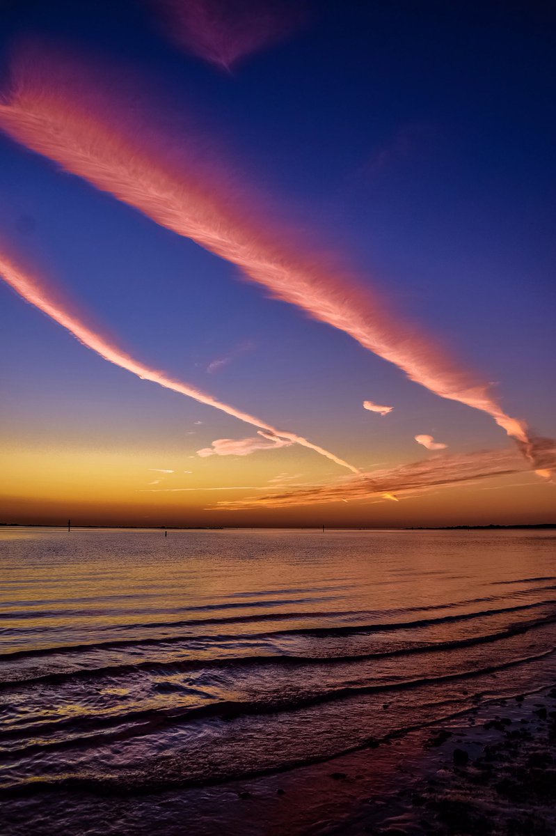 FloridianCreat1's tweet photo. Tonight’s Sunset 😍👌🏼 @StormHour @EnjoyNature @PaulFox13 @CityofDunedin @DunedinBeach @viewtampabay @Cleargram https://t.co/cqA51utoWE
