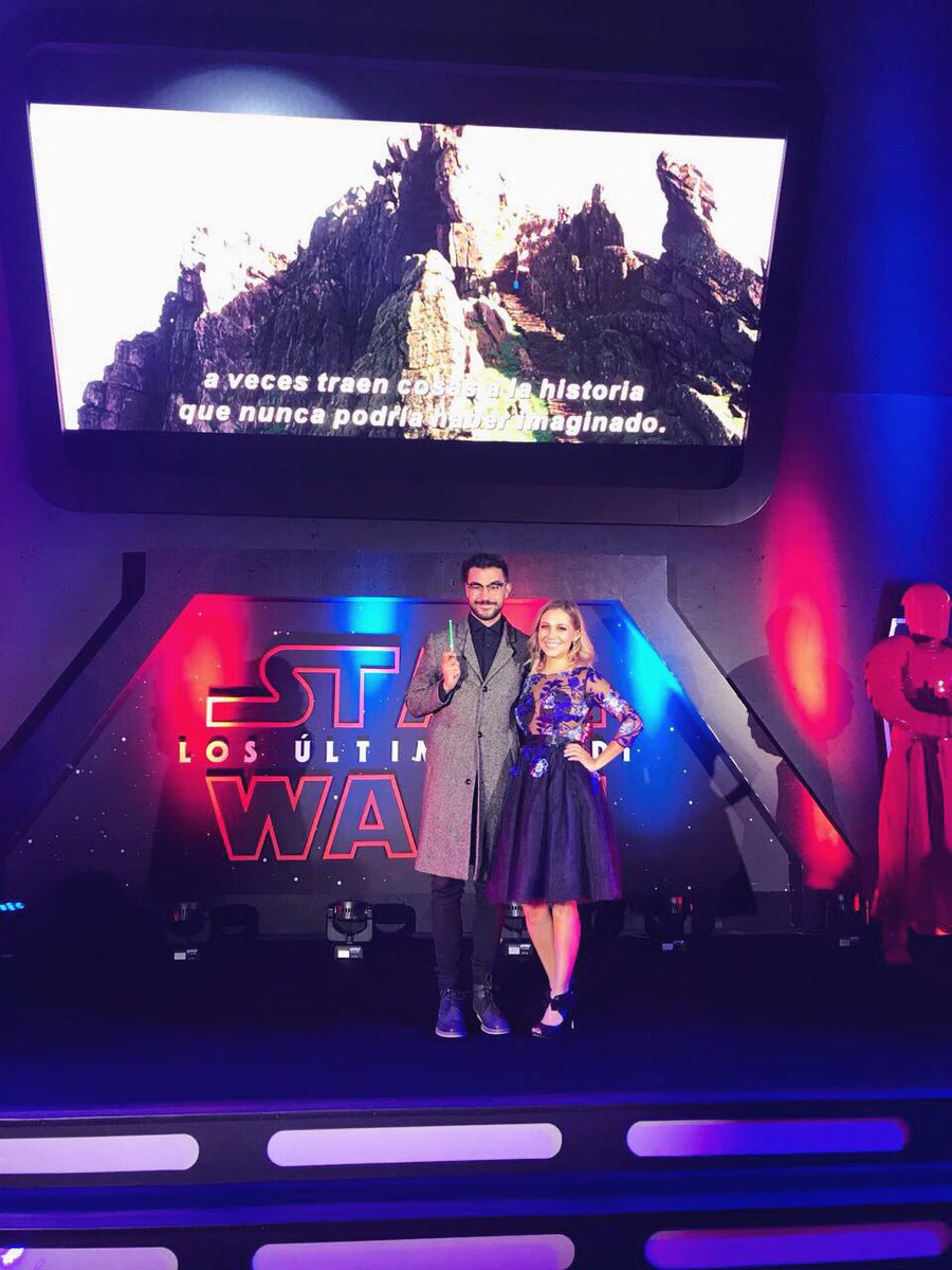 Con <a href="/diealfaro/">Diego Alfaro</a> desde la conducción de #TheLastJedi <a href="/starwars/">Star Wars</a> #LosUltimosJedi #StarWars