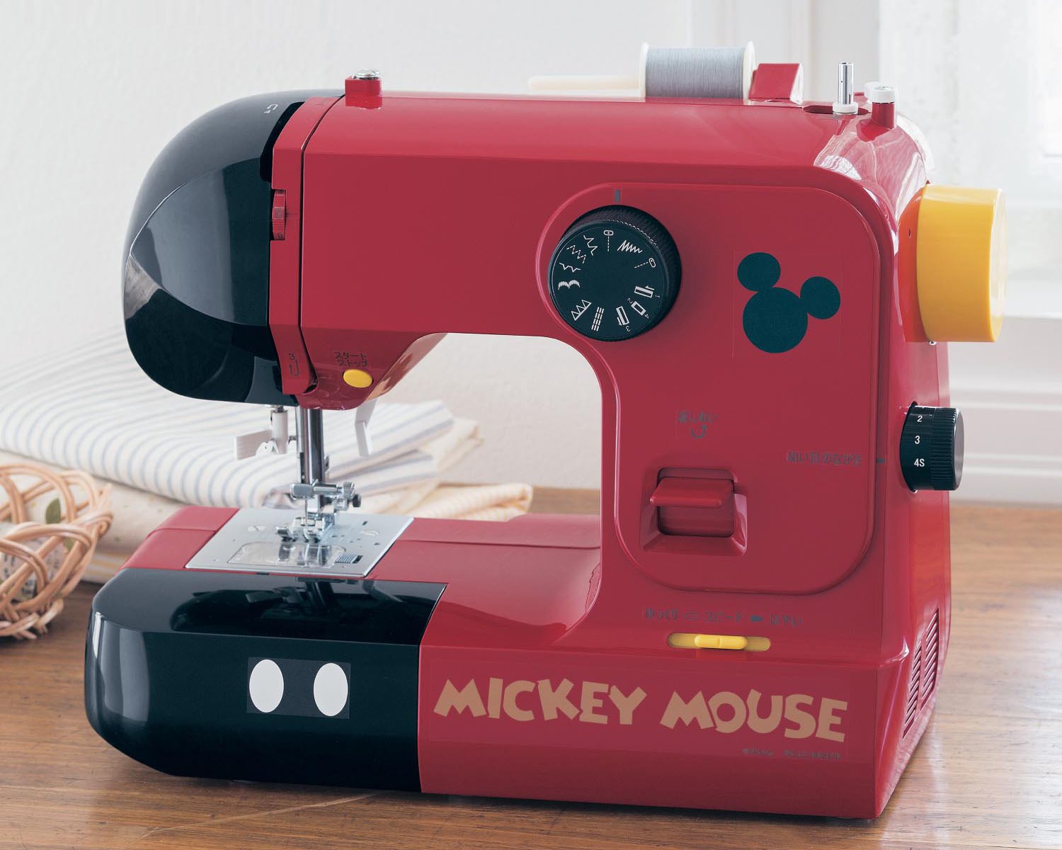 ディズニー公式 この冬 かわいいディズニー小物を手作りしてみよう 初心者でも手作り に簡単にチャレンジできるミシンや クリスマスオーナメント手作りイベント情報も ハンドメイド クラフトグッズ特集はこちら T Co 6mgcwuxzuh T Co