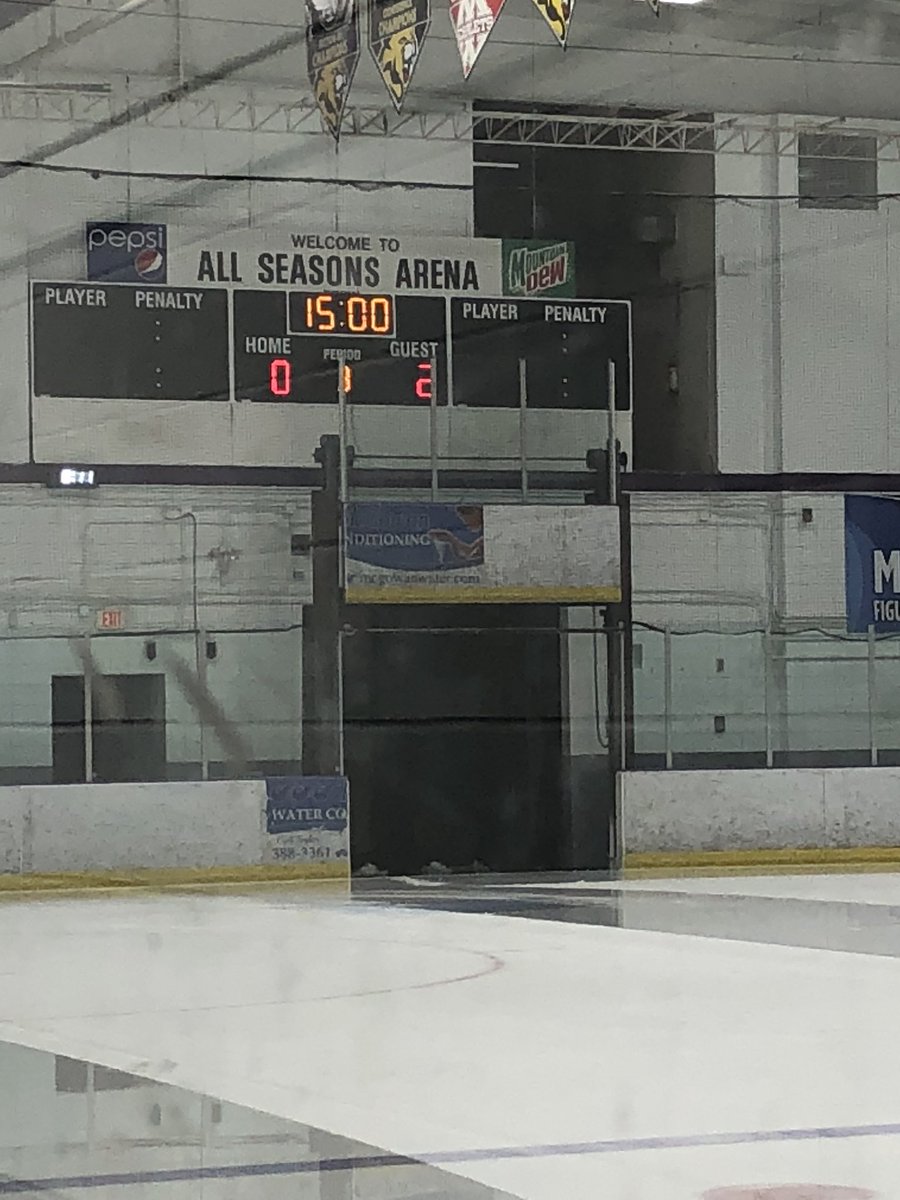 ALbantamAhockey's tweet photo. 2-0 good guys through 2. https://t.co/GK6SHisaV8