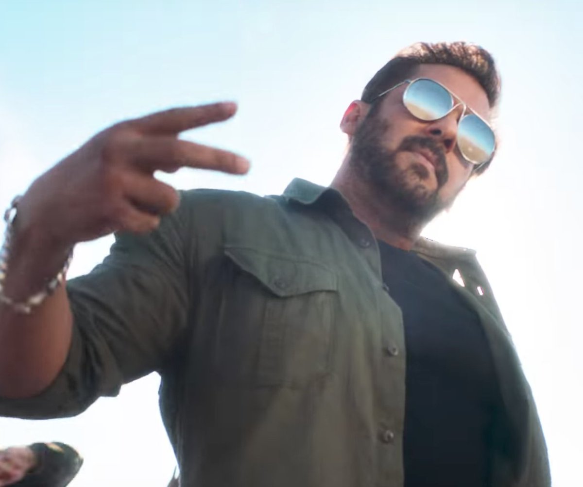 YouTubeIndia's tweet image. Who needs a regular welcome when you can have a #SwagSeSwagat? 🙏 → youtu.be/xmU0s2QtaEY
