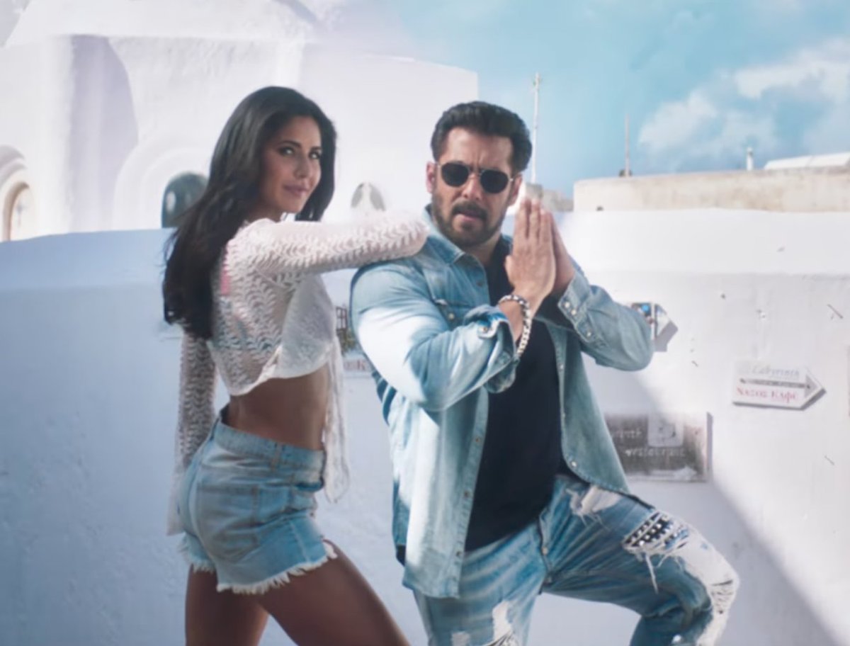 YouTubeIndia's tweet image. Who needs a regular welcome when you can have a #SwagSeSwagat? 🙏 → youtu.be/xmU0s2QtaEY