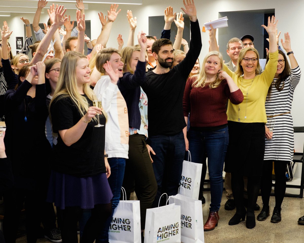 UPMGlobal's tweet photo. Mitä tapahtuu, kun joukko opiskelijoita innovoi uusia ratkaisuja UPM:n ja sidosryhmien vuorovaikutuksen kehittämiseksi? https://t.co/7Zn6zXwDmv @Helsinkithinkco #UPMhack https://t.co/Cw5IG0LMPe