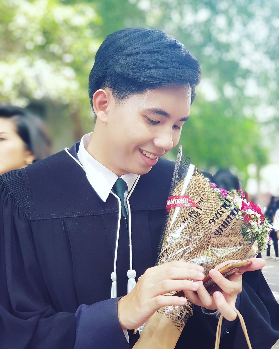 immkungimmkung's tweet photo. ขอแสดงความยินดีกับบัณฑิตใหม่จากรั้วเกษตรด้วยนะจ๊ะ ขอให้มีแต่สิ่งดีๆ มีงานดีๆประสบความสำเร็จในชีวิตนะครับ #congraturation 🎓🎓👍❤❤@pupthestupid https://t.co/2KJ2TloKYz