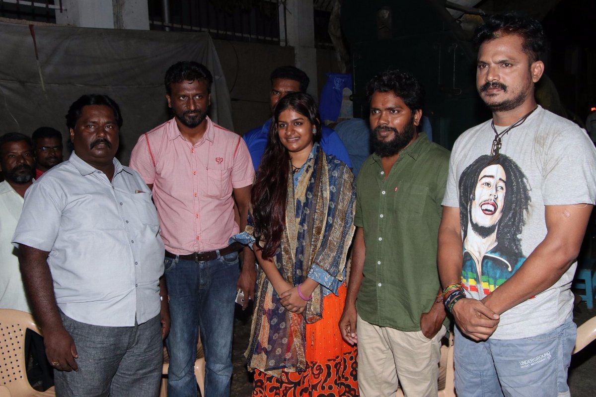 kollywoodtimes's tweet photo. Director @beemji says an Action & Cut For #பற #Para movie Directed by #Keeraa Produced by #VarnalayaCineCreations #FavincePaul & #RishiGanesh @Poet_UmaDevi #Snehan @editorsabu @GopiCinePRO https://t.co/jn2PmpFMbN