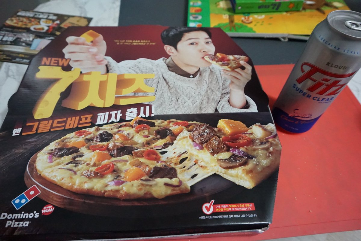 ROPassion's tweet photo. 지친 육아 후 달콤한 휴식시간. 도미노 신메뉴 완전 맛있네! 7치즈의 풍미가 입안에서 퍼지다가 갑자기 두툼한 비프가 씹히는데 육즙 작렬! 이건 대박임~ 육아스트레스 한방에 날아가는 기분! 짜지 않아서 아기 일어나면 간식으로 줘야짛ㅎ #도미노피자 #7치즈앤그릴드비프피자 #피맥 #도미노신메뉴 https://t.co/3bv46FRDNb