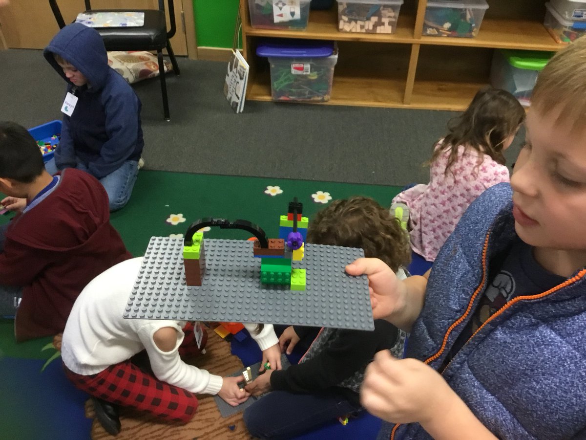 Youngfes1's tweet photo. Great time in media center today. We did a Khoot, made traps, and tasted some treats from Australia.#GRAMem #fessparkle https://t.co/Orvsg6p1Dh