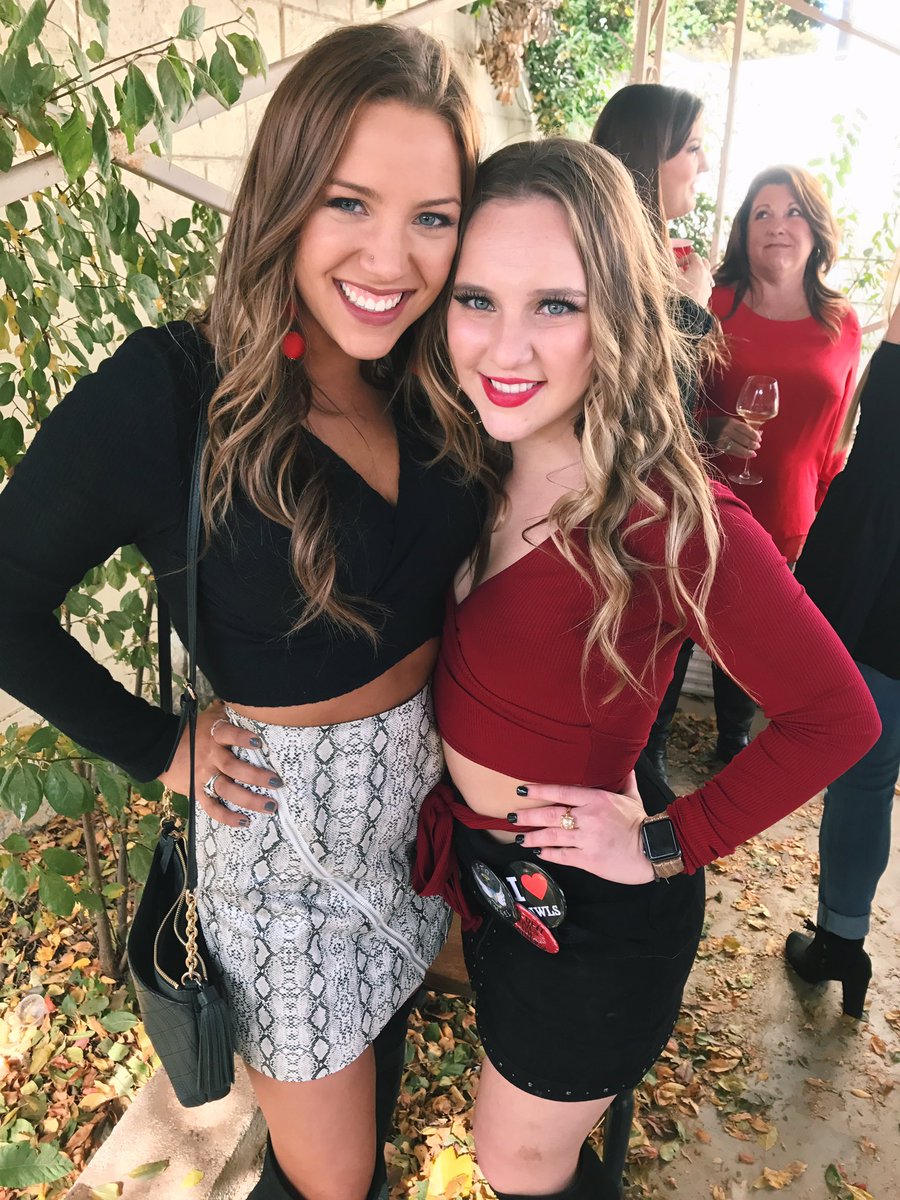 haleykirby414's tweet photo. because it was our last home game @AllisonStovall #collegeforever ❤️ https://t.co/nuFECAThxv