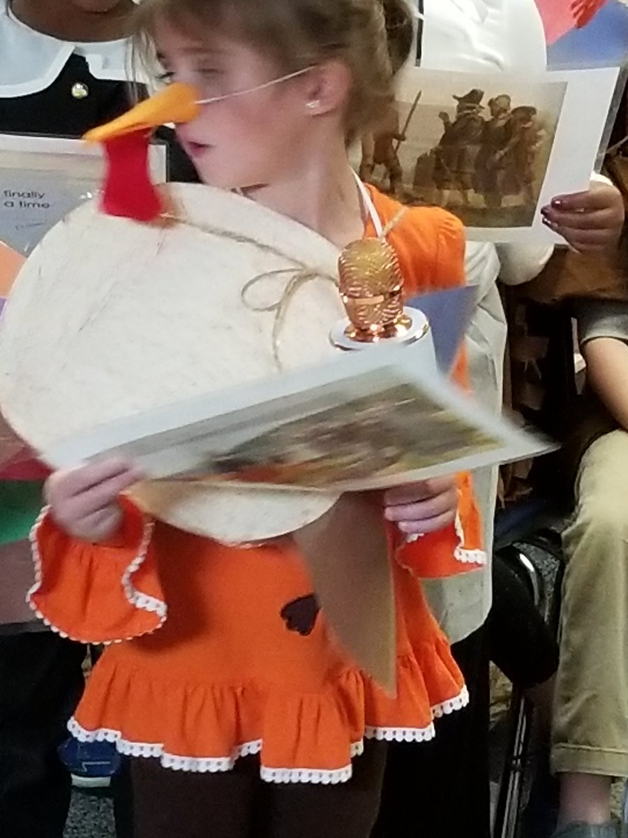 CSFlowerPower's tweet photo. Busy day! So much to be thankful for! #kindergartenthanksgivingprogram #ifturkeyscouldtalk @HPCS_TN #itshardtotakepicturesanddirect https://t.co/nkfKcgq26T