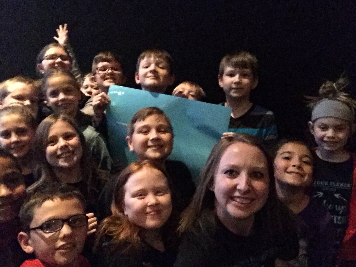MsHogan_306's tweet photo. #SelfieStart of the week at the movies to see Wonder! @KBElementary #OneSmallThing #kb4thgrade https://t.co/AMrlW5DYan