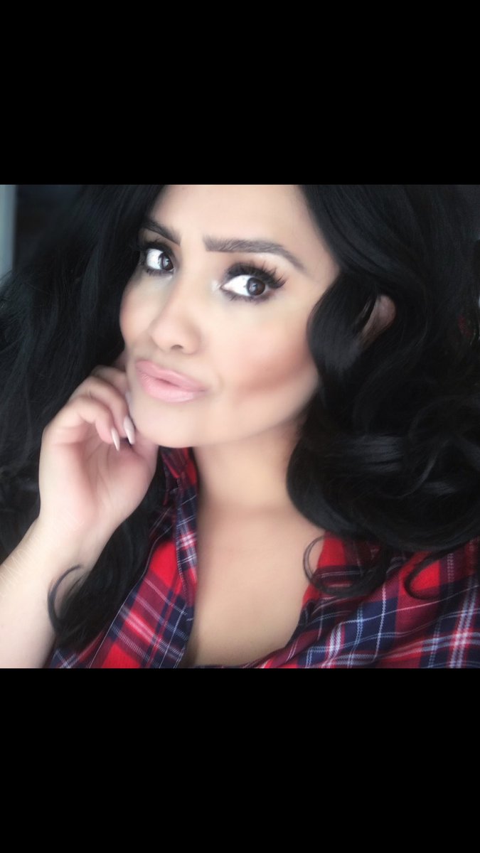 itsluisastyle's tweet photo. #ootd #outfit #OOTD #heels #skirt #plaidtop #flannel #motd #makeup #hairextensions #styleblogger #stylebloggers #falloutfit #falllook #styleinfluencer #stylish #brautyinfluencer https://t.co/XQ2KzChbCy