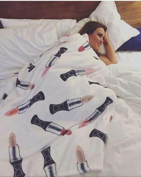 MAYELIRFLTV's tweet photo. Buenas noches #MAYELIFANS @MAYELIRIVERA ๐ธ๐ธ๐ธ ๐๐๐๐
@TIMELOSANGELES #DRAMAQUEENMAKEUP #QUEENMAKEUP #QUEEN #GIRLPOWER #LATINAPOWER #TEAMMAYELI #MAYELIRIVERA #RIVERADEADEVERAS #INLOVE #LIQUIDLISPTICK #TIMELOSANGELES #GORGEOUS https://t.co/6O1dxymM5F