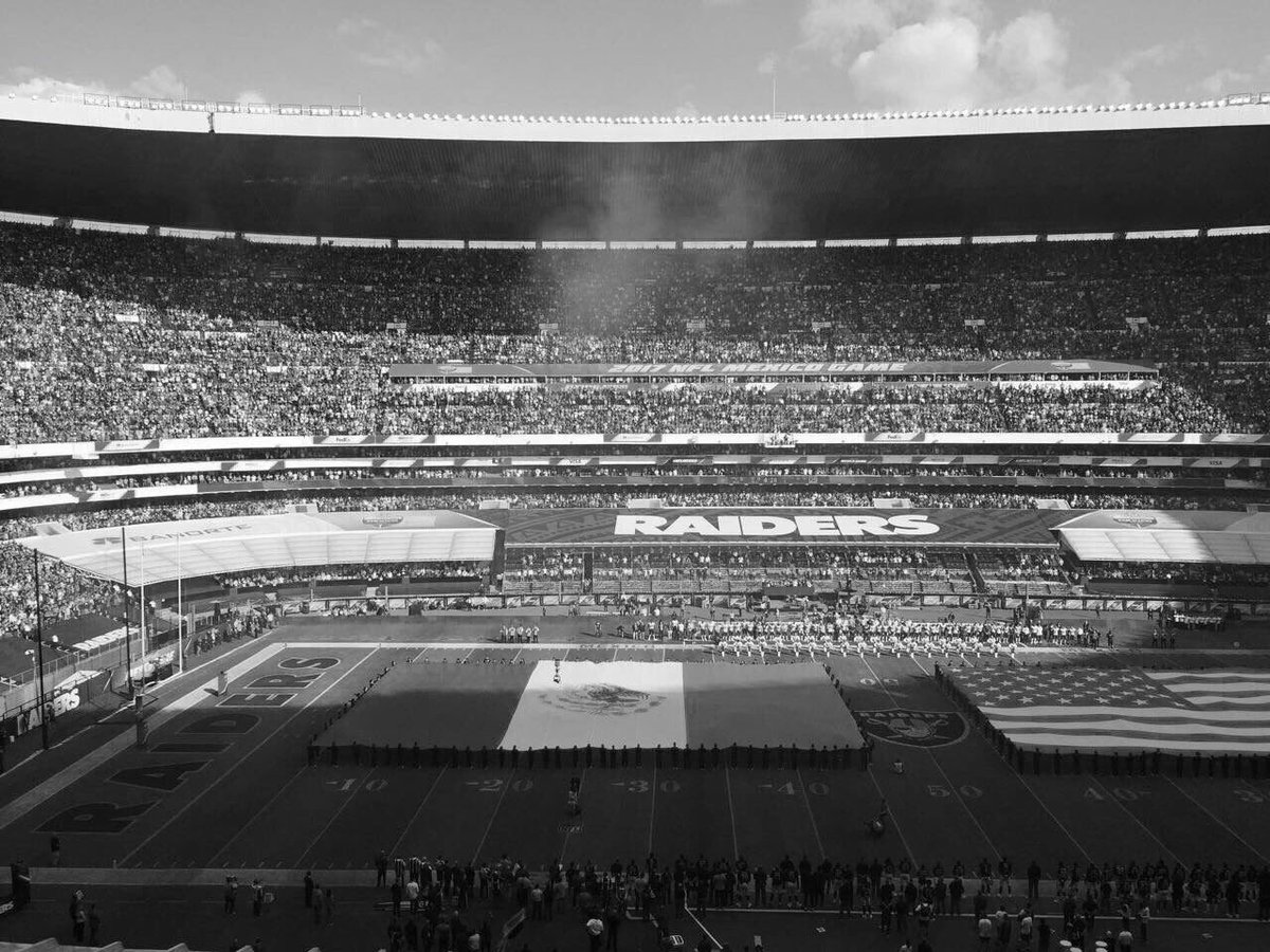 liliayedu's tweet photo. Raiders vs Patriots #NFL #Mexico #AztecaStadium https://t.co/RjJgvshYwf